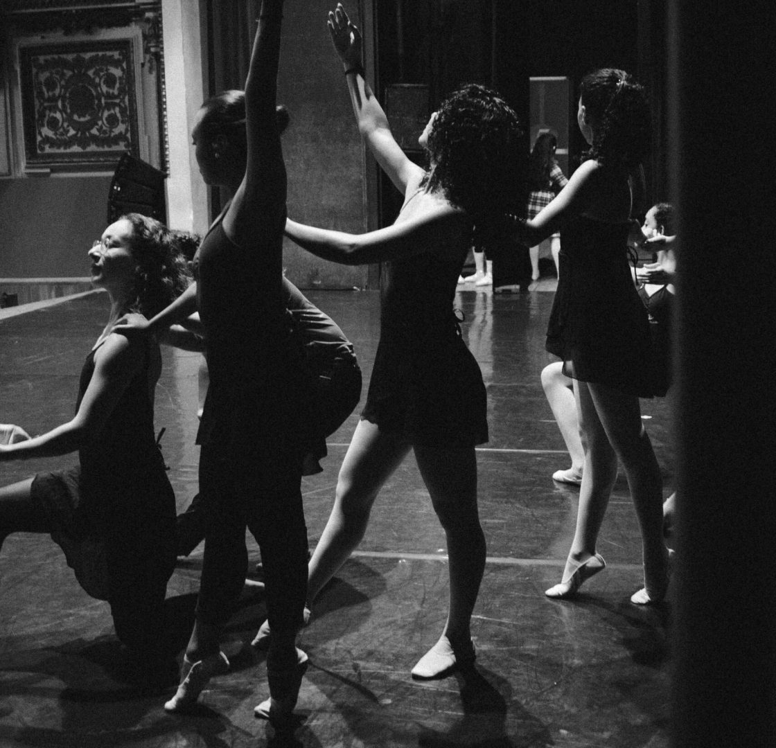 atuendos de danza moderna, clásica y contemporánea